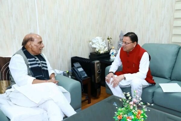 मुख्यमंत्री धामी ने नई दिल्ली में रक्षा मंत्री राजनाथ सिंह से की शिष्टाचार भेंट 