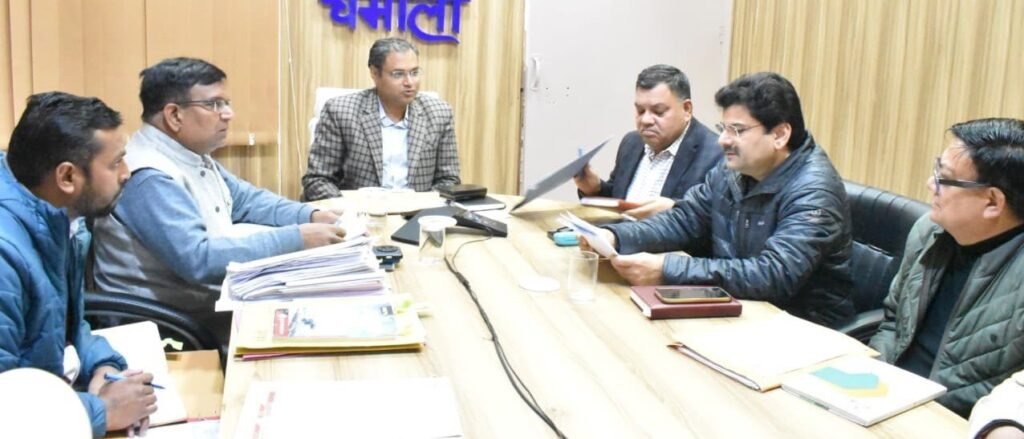 डीएम गौरव कुमार ने दिए कर्णप्रयाग रेल लाइन के लंबित प्रकरणों के समाधान के निर्देश 