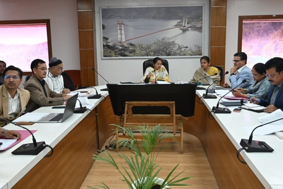 डीएम नितिका खण्डेलवाल की बड़ी पहल, हाई रिस्क प्रेगनेंसी मामलों में मरीज के साथ तीमारदार को भी मिलेगी भोजन व ठहरने की सुविधा