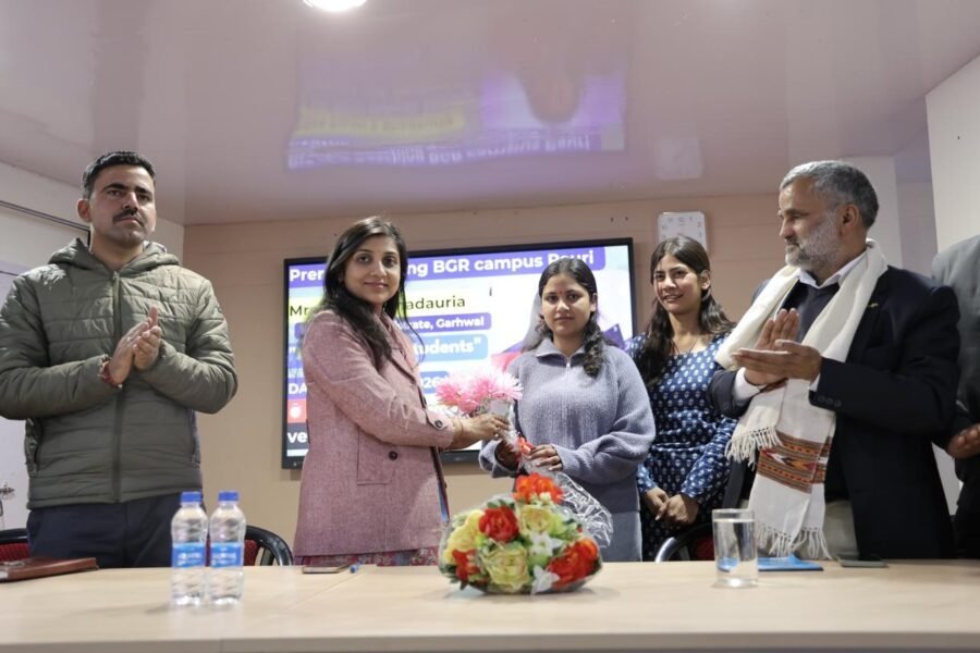 डीएम स्वाति एस. भदौरिया ने प्रेरणा कोचिंग में विद्यार्थियों से किया संवाद, सफलता के दिए अहम मंत्र