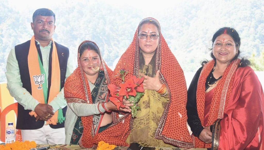 धार्मिक आयोजन सुसंस्कारित भारत के निर्माण में निभाते हैं अहम भूमिका – रेखा आर्या