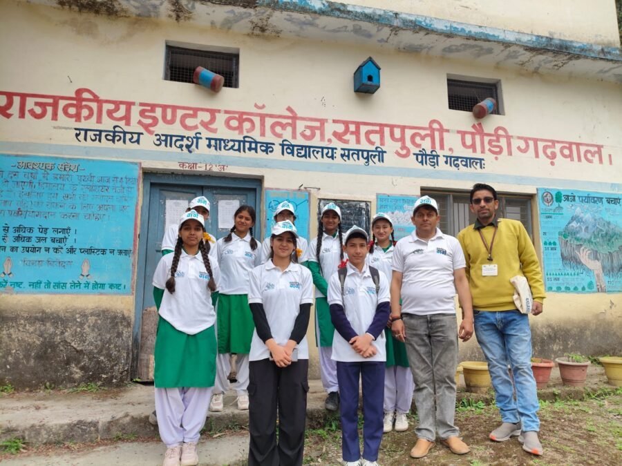 नमामि गंगे के तहत पूर्वी नयार नदी पर स्वच्छता अभियान का आयोजन, छात्र-छात्राओं ने लिया संकल्प