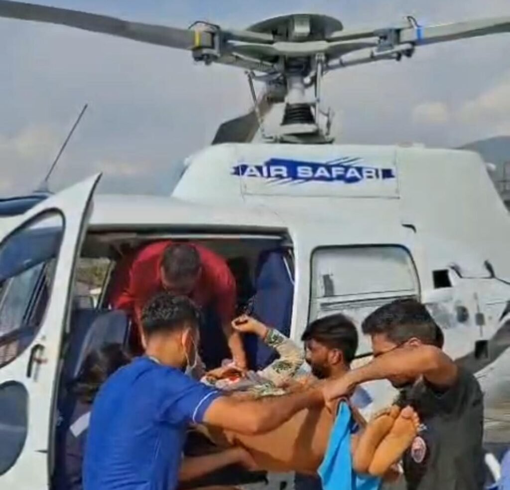 सतपुली में पेड़ से गिरकर घायल हुई महिला, हैली सेवा से एम्स ऋषिकेश रेफर