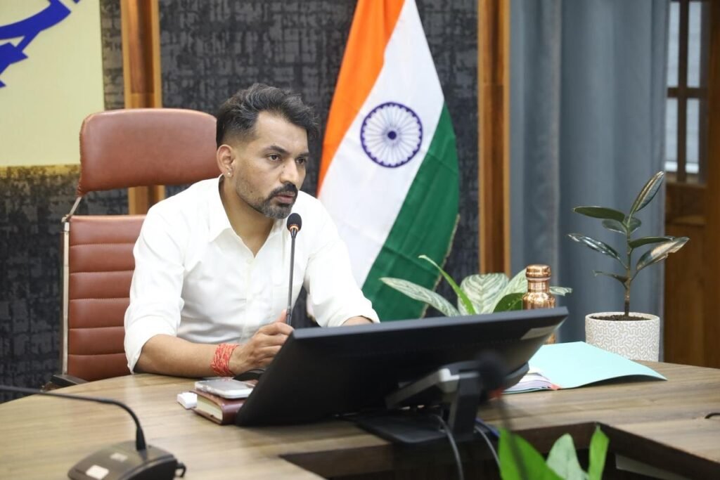 दो दिन के कार्य को 06 माह तक लटकाना पडा भारी, डीएम डॉ. आशीष चौहान ने सहायक अभियंता को दी प्रतिकूल प्रविष्टि