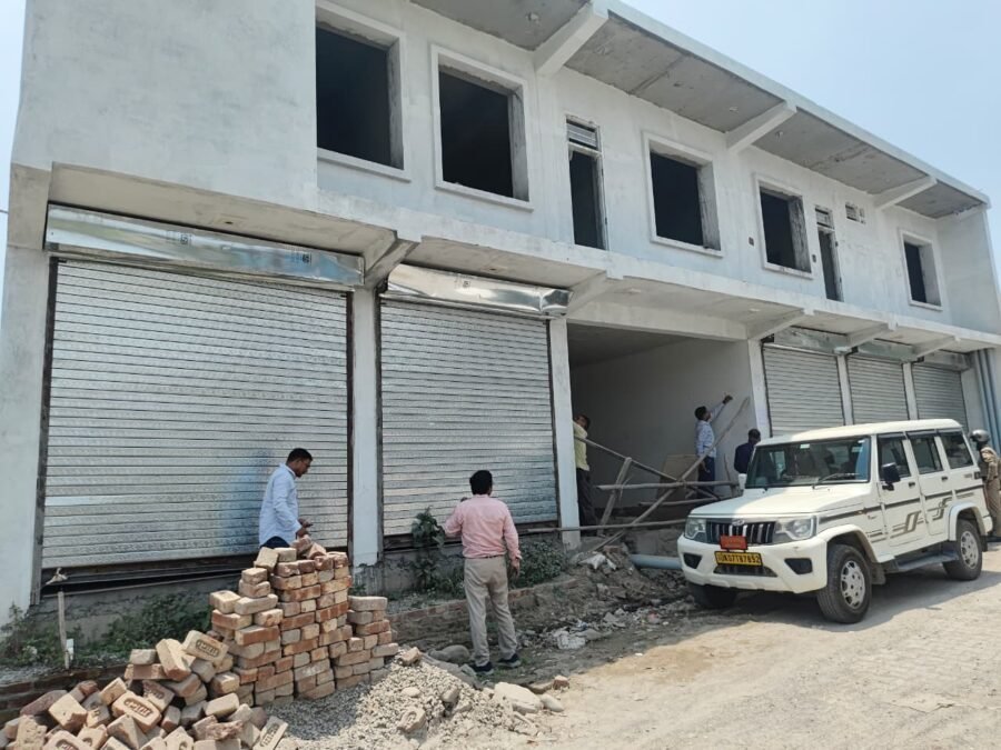 अवैध निर्माणों पर एमडीडीए का शिकंजा, ऋषिकेश में तीन निर्माणाधीन भवन सील, बिना स्वीकृति निर्माण करने वालों पर सख्त कार्रवाई, प्राधिकरण ने दी चेतावनी