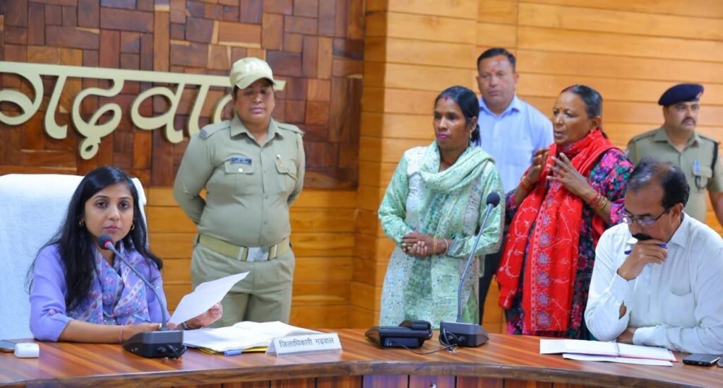 पौड़ी गढ़वाल : जनता मिलन कार्यक्रम में दर्जनभर जनसमस्याओं की सुनवाई, अधिकांश का मौके पर हुआ निस्तारण