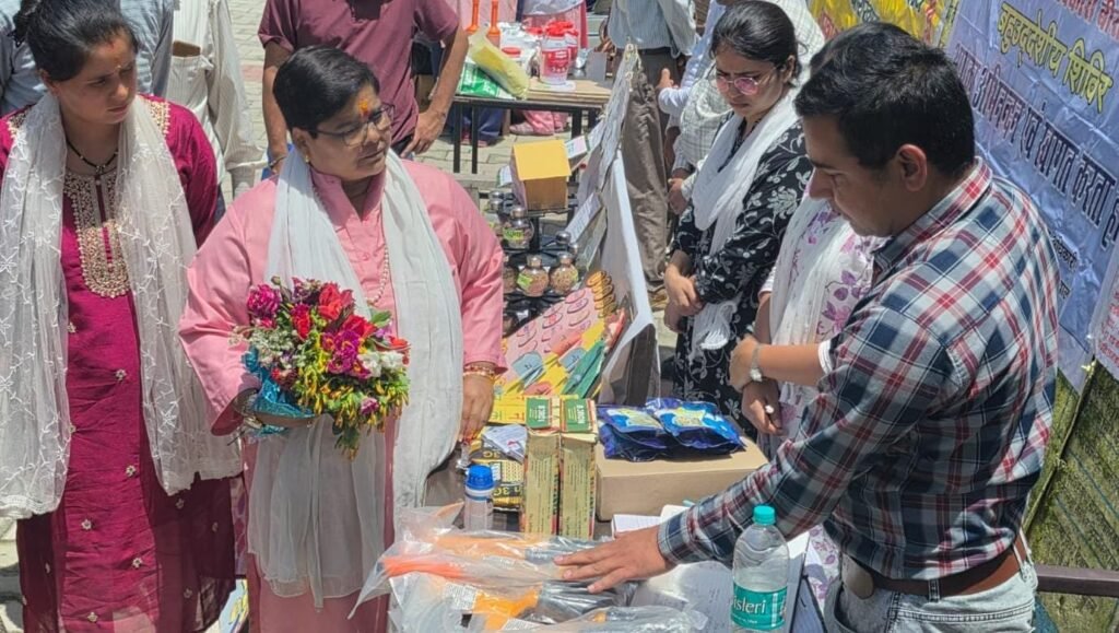 बीरोंखाल में आयोजित जनसेवा शिविर में 276 लाभार्थियों को मिला विभिन्न योजनाओं का लाभ ‎