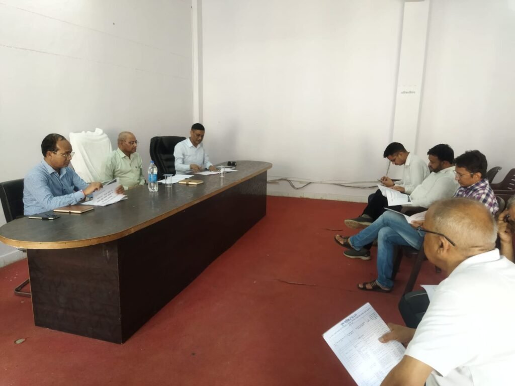 गढ़वाल मंडलायुक्त ने की SIR की तैयारियों की समीक्षा, मतदान केंद्रों का किया स्थलीय निरीक्षण