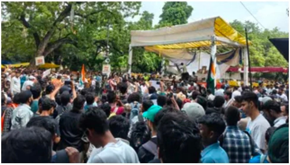 जंतर-मंतर पर फिर सजा मंच, जुटी हजारों की भीड़, CJP का संसद मार्च जारी