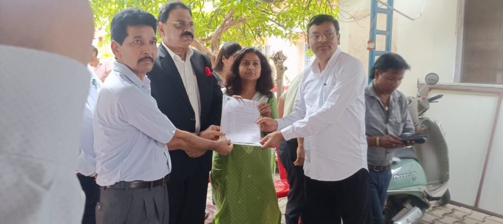 राजकीयकरण पर सरकार का भरोसा, 16 दिन बाद जल संस्थान कर्मचारियों का धरना स्थगित