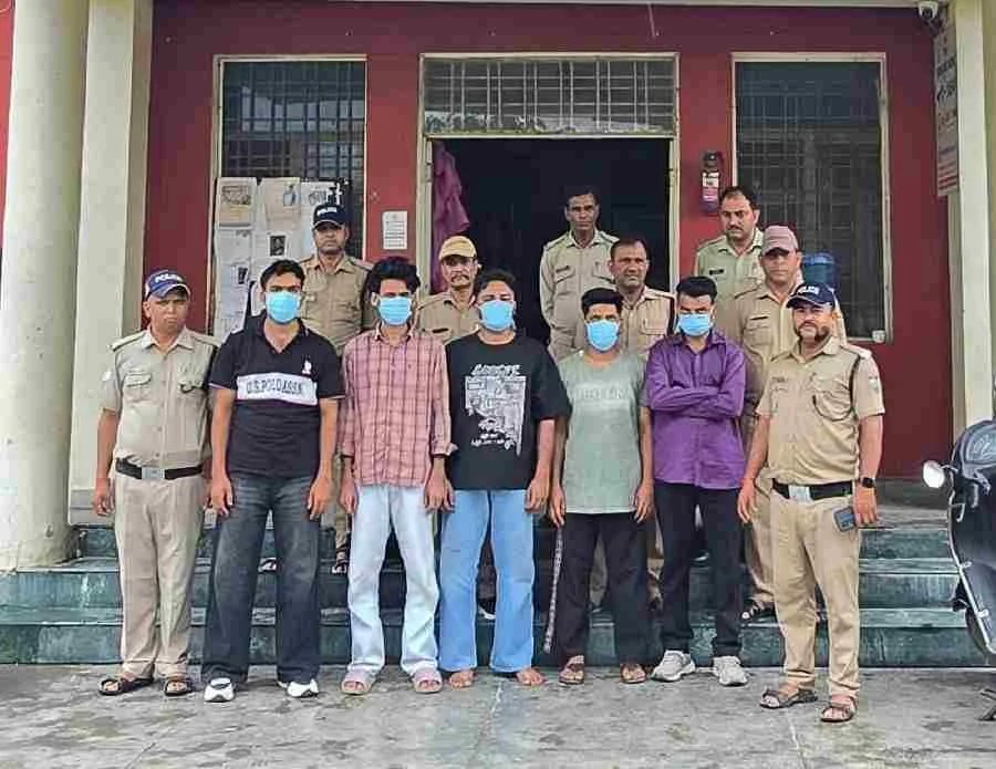 हुड़दंगियों पर सख्त दून पुलिस, सार्वजनिक स्थान पर उपद्रव करने वाले 5 लोगों को किया गिरफ्तार