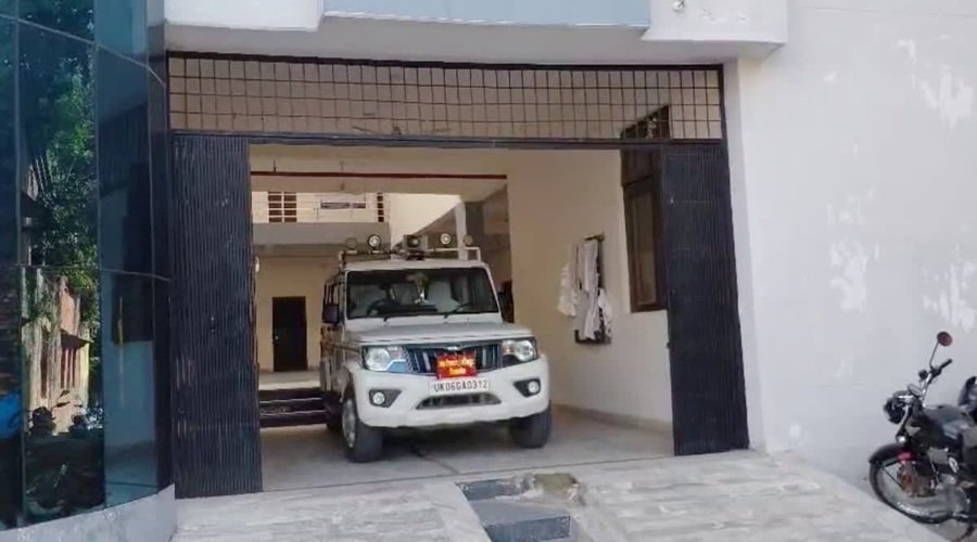 उत्तराखंड सितारगंज तहसील में विजिलेंस ट्रैप के बाद पूरी रात बवाल, राजस्व कर्मियों का अनिश्चितकालीन कार्य बहिष्कार